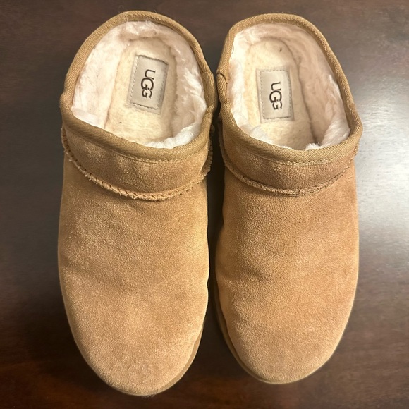 Ugg Women’s Classic Slippers - Size 11 - Picture 2 of 5